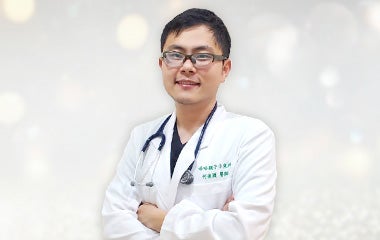 何俊穎 院長